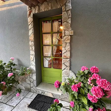 Cvita - Garden Hideaway *
