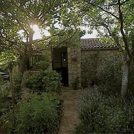 Apartament Cvita - Garden Hideaway *