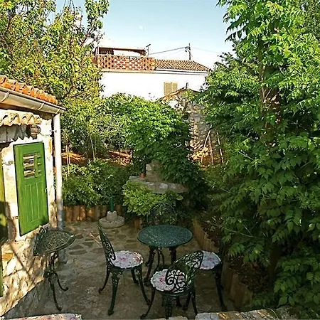 Cvita - Garden Hideaway Apartament